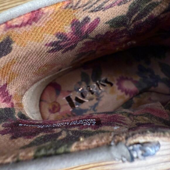 Korks Grey Wood Block Heel Ankle Booties Boot Sz 7 Gray Western Boho Shabby Chic - Picture 10 of 13